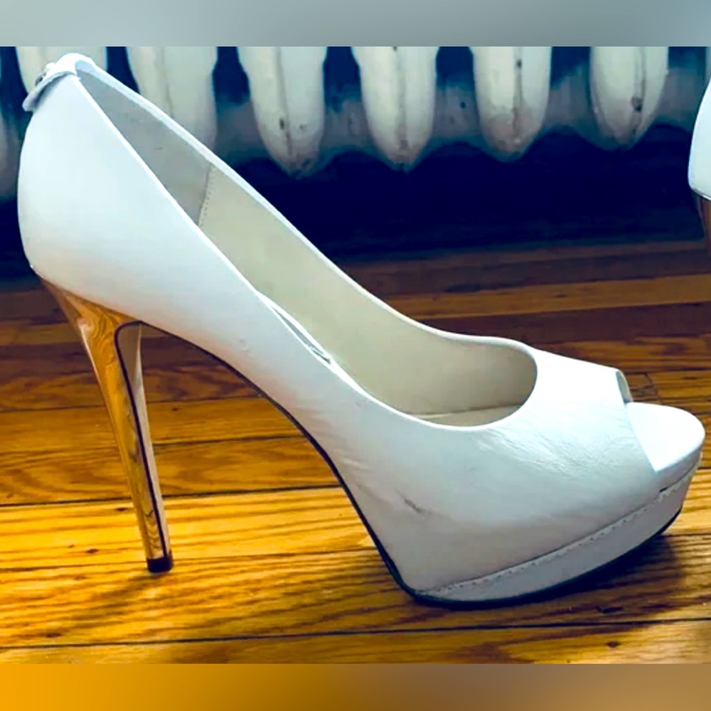 MICHAEL KORS WHITE Leather High Heels with Beautiful Silver Heels & Peep Toe